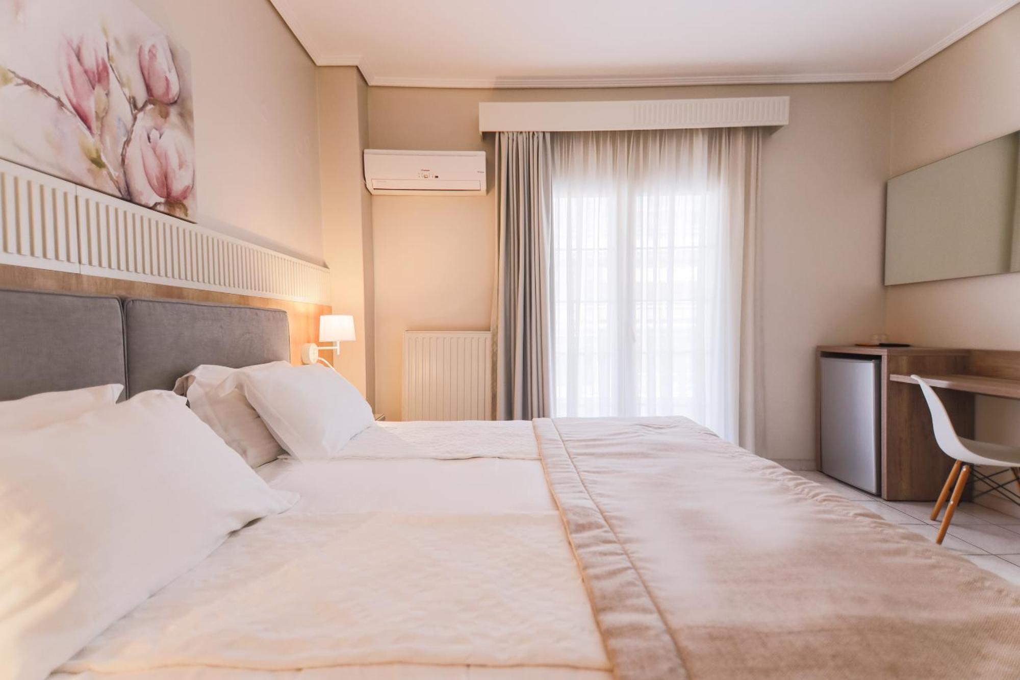 Hotel Strass Paralía Eksteriør bilde