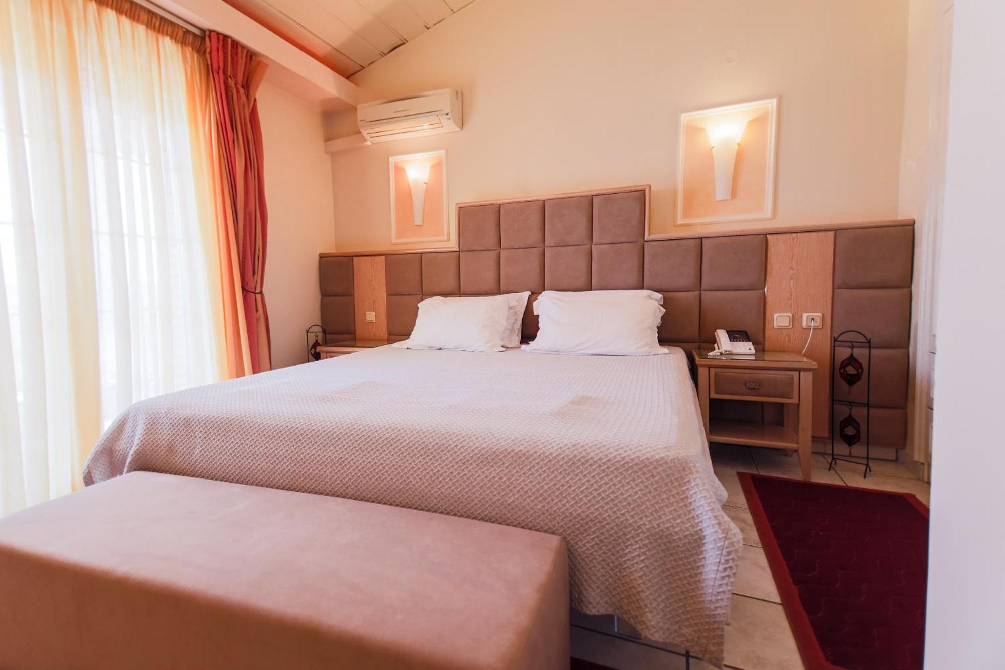 Hotel Strass Paralía Eksteriør bilde