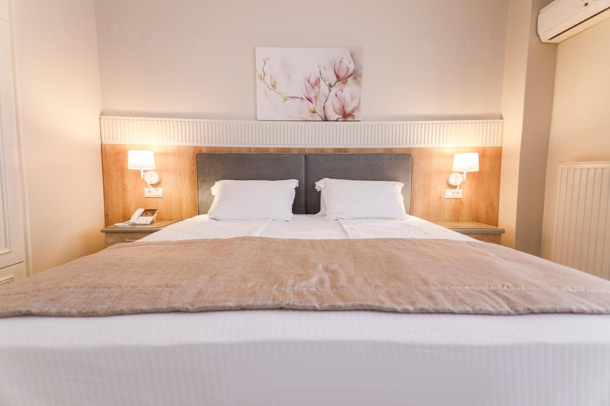 Hotel Strass Paralía Eksteriør bilde