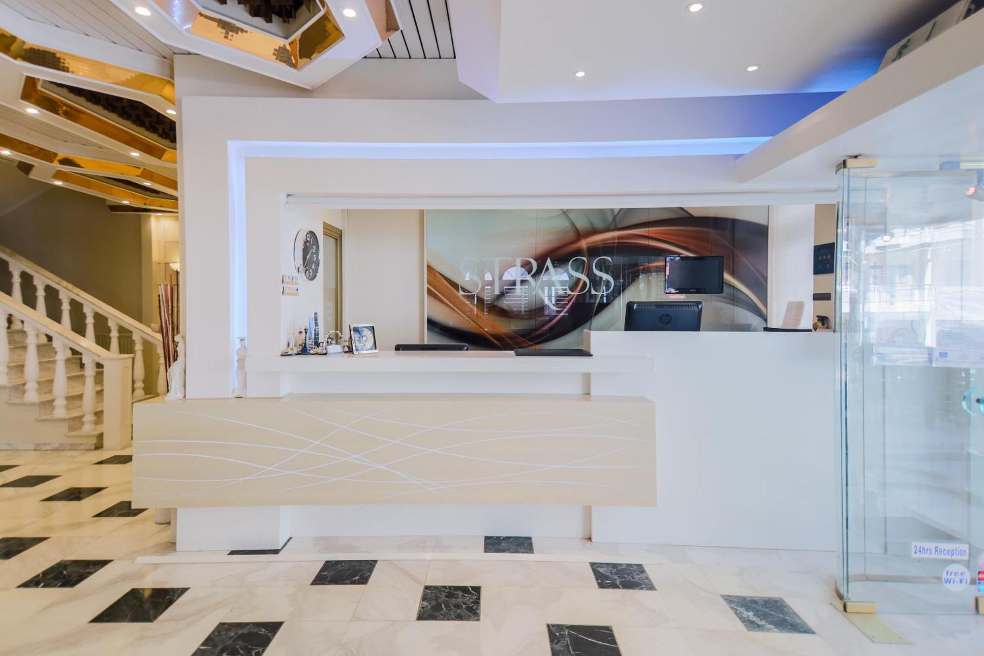 Hotel Strass Paralía Eksteriør bilde