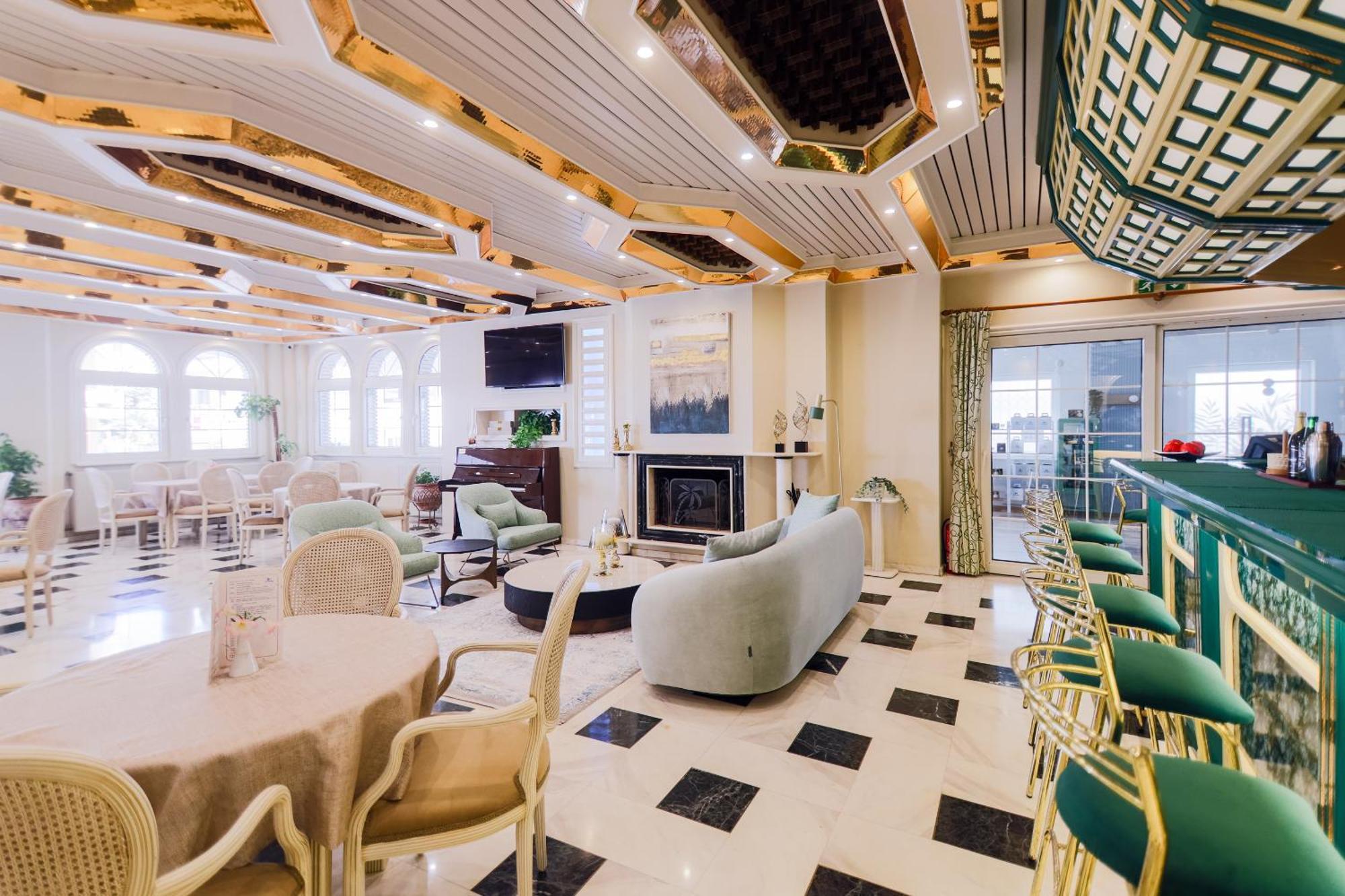 Hotel Strass Paralía Eksteriør bilde