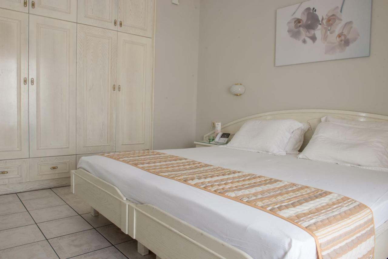 Hotel Strass Paralía Eksteriør bilde